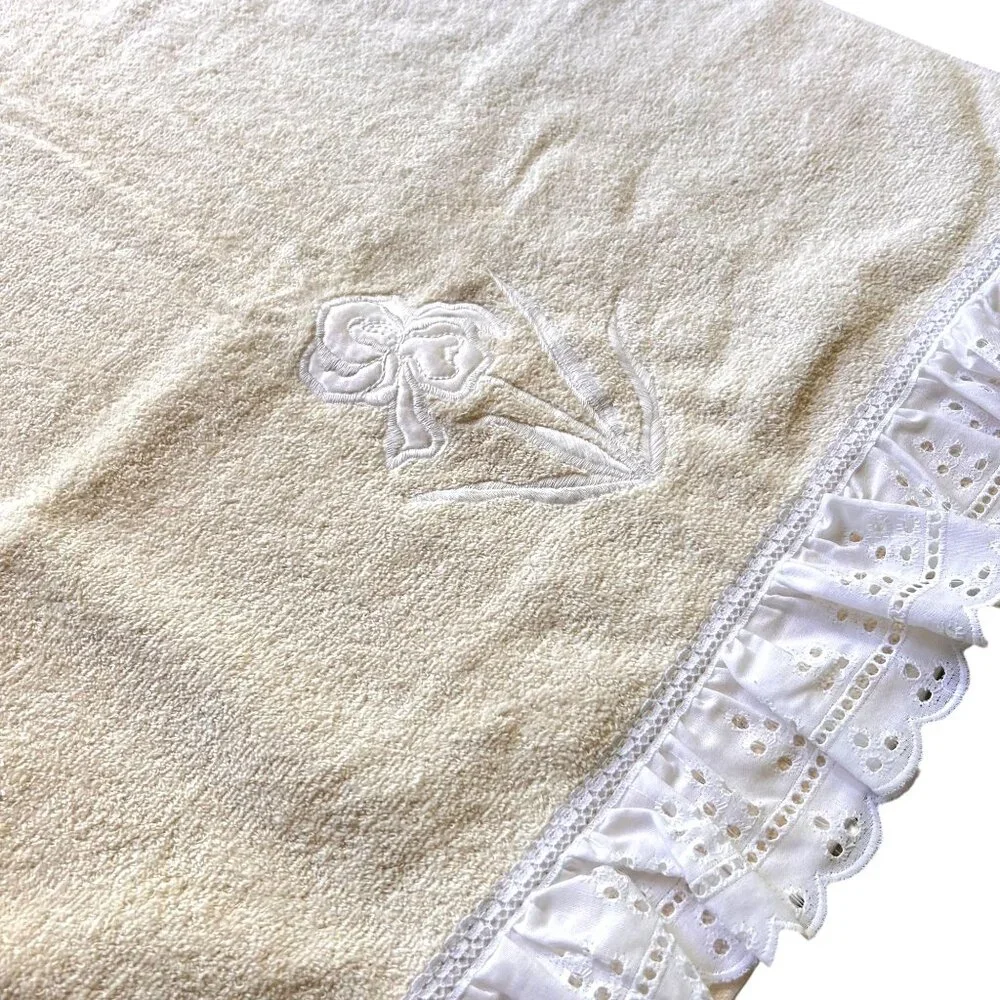 Vtg RA Briggs Embroidered Pastel Yellow Bath Towels Set of 2 Eyelet Trim USA - Picture 5 of 13